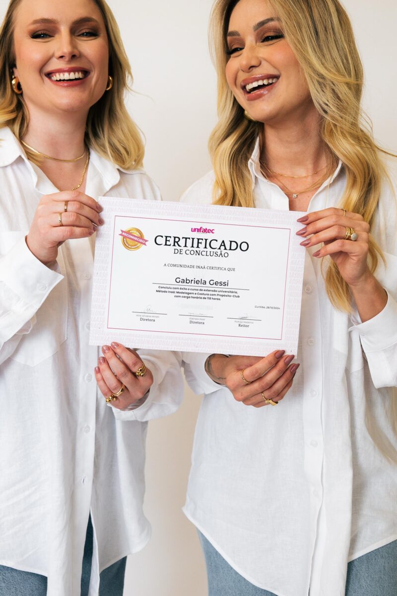 Aluna costurando com o Método Inaá